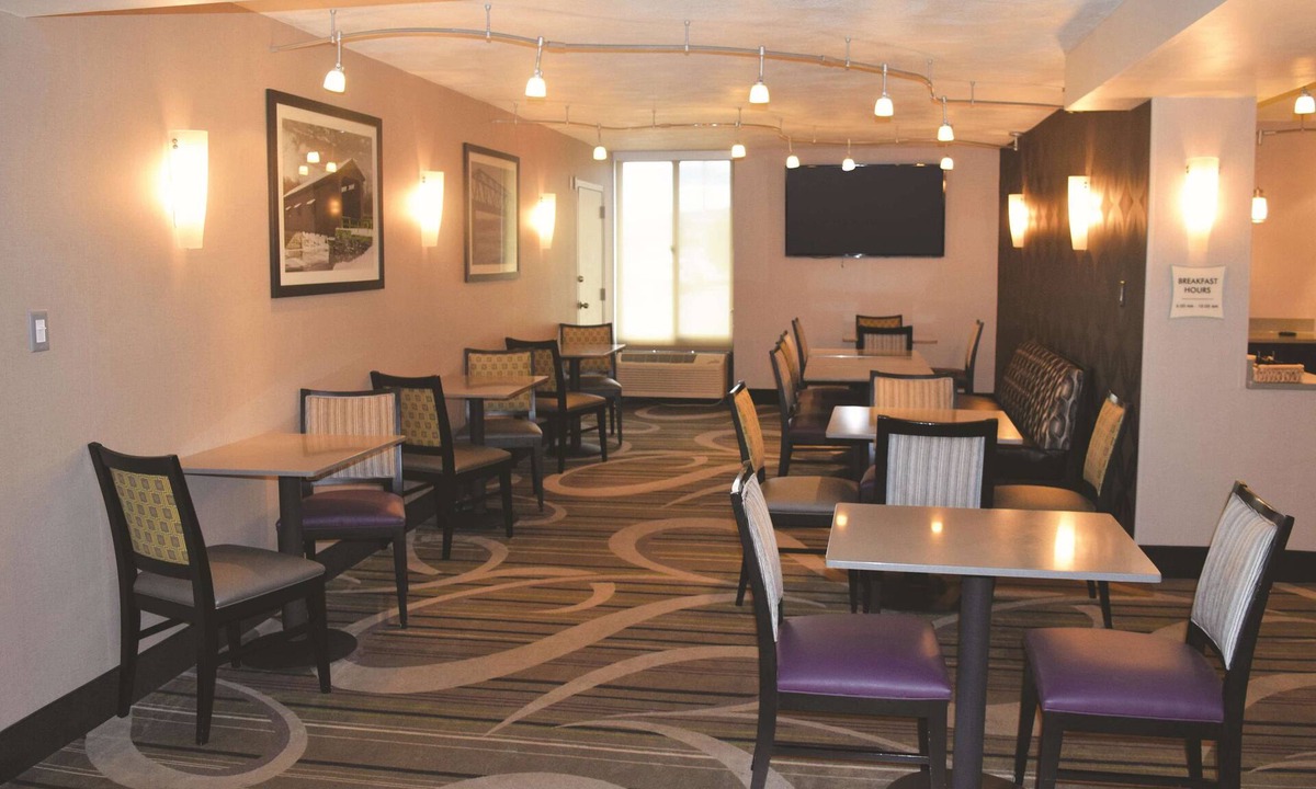 Johnson City Hotel | La Quinta Inn by Wyndham Binghamton - Johnson City