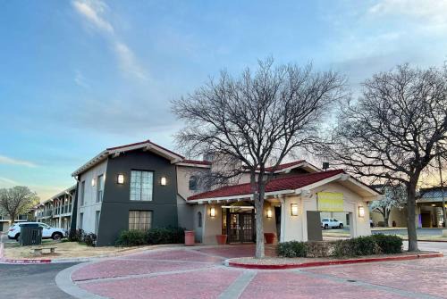 Amarillo Hotel | La Quinta Inn by Wyndham Amarillo Mid-City
