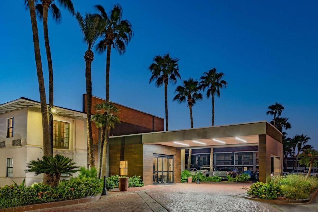Western Division Hotel | La Quinta Inn by Wyndham Laredo I-35