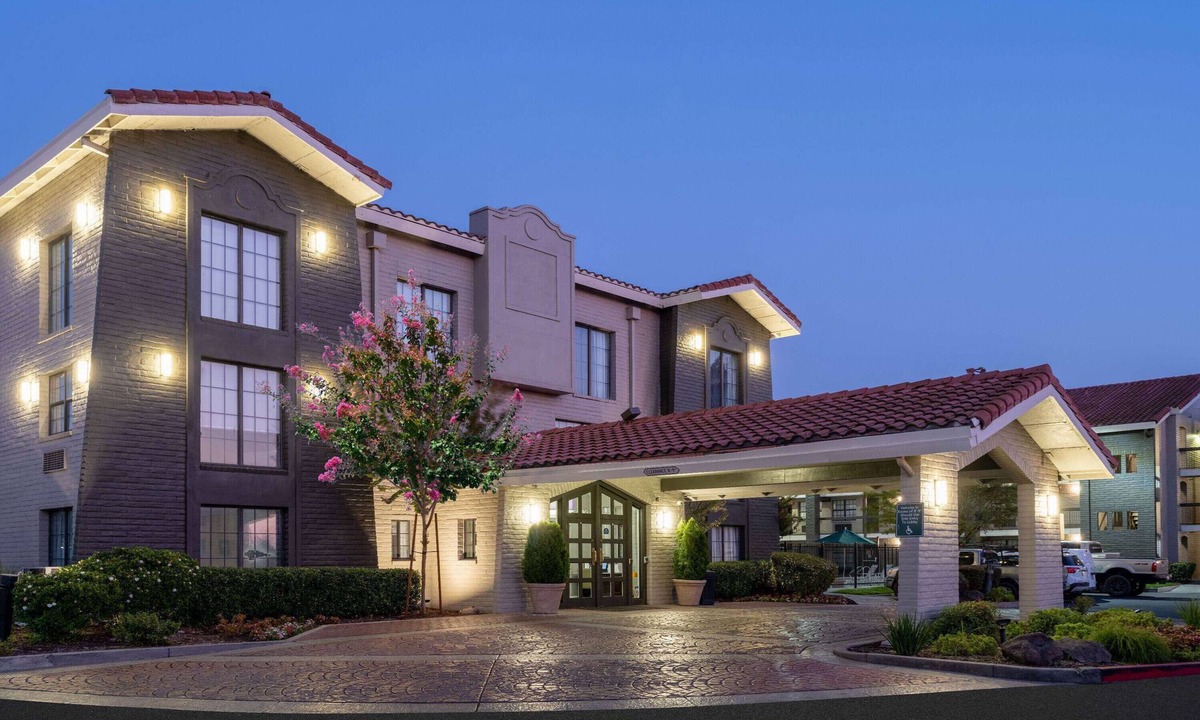 Foothill Farms Hotel | La Quinta Inn by Wyndham Sacramento North