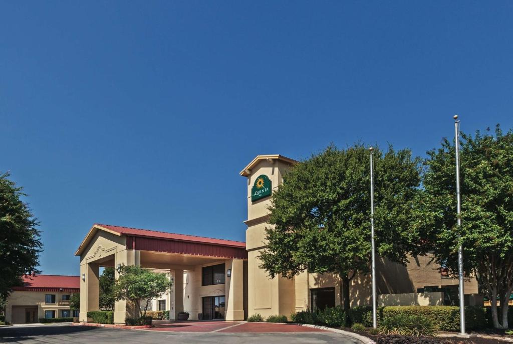 San Marcos Hotel | La Quinta Inn by Wyndham San Marcos