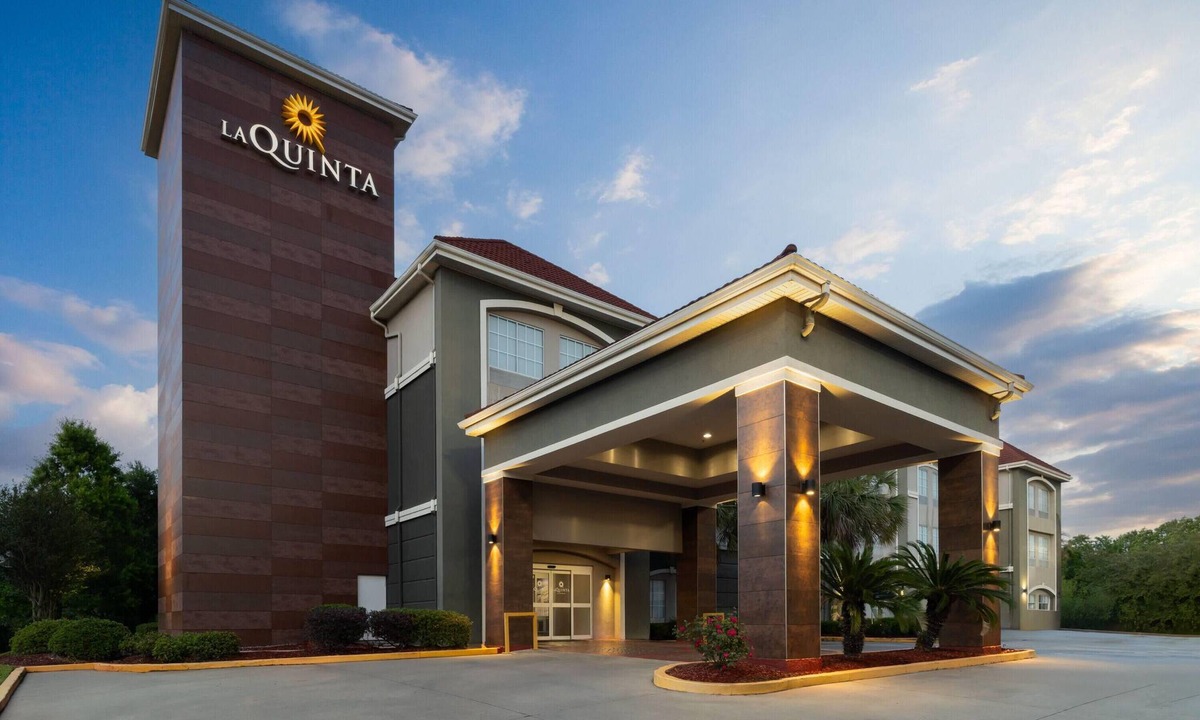 Broadmoor Hotel | La Quinta Inn & Suites by Wyndham Baton Rouge Denham Springs