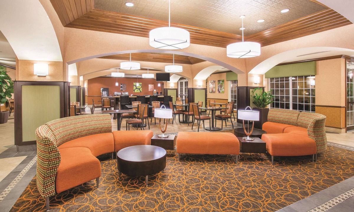 Bentonville Hotel | La Quinta Inn & Suites by Wyndham Bentonville