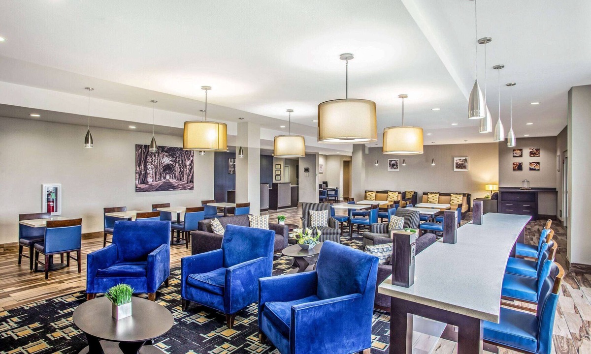 Karnes City Hotel | La Quinta Inn & Suites by Wyndham Karnes City - Kenedy