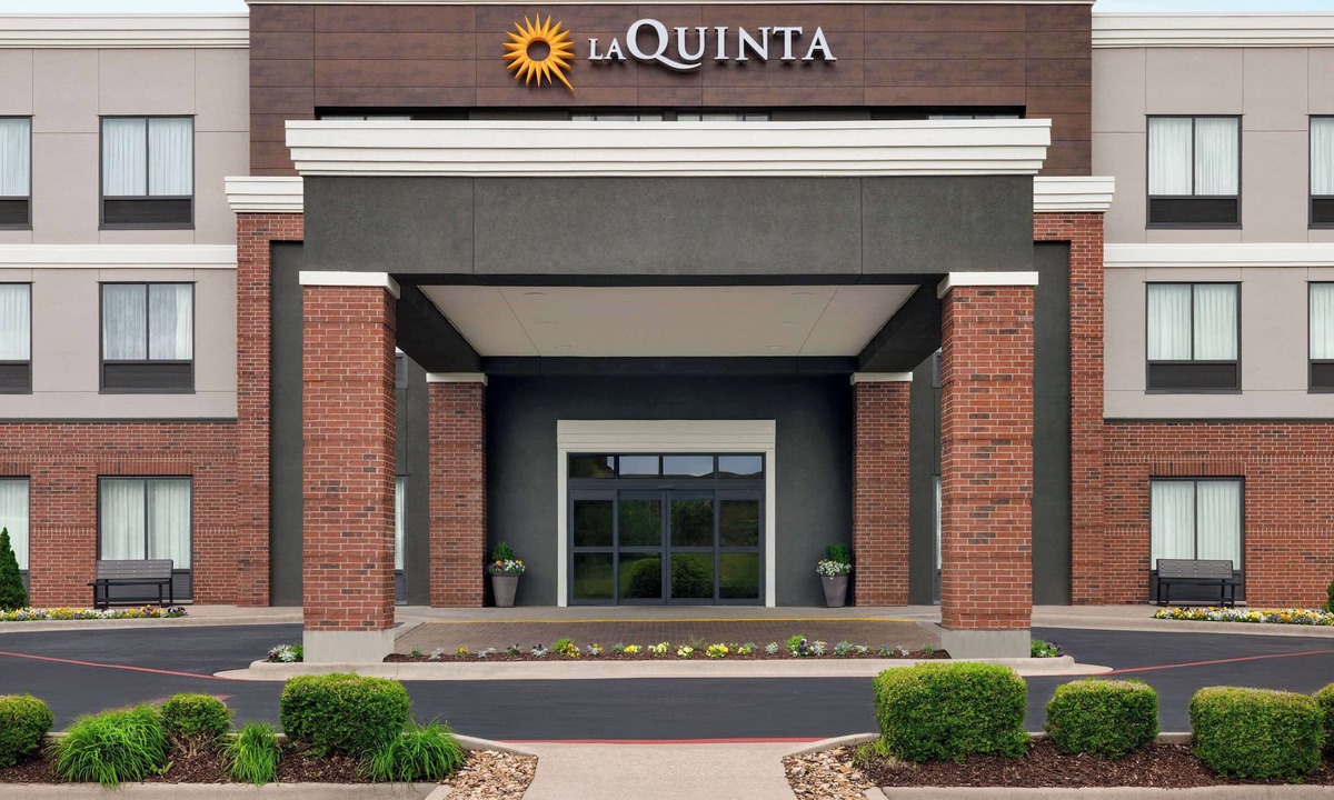 Springfield Hotel | La Quinta Inn & Suites by Wyndham Springfield Airport/Rte 66