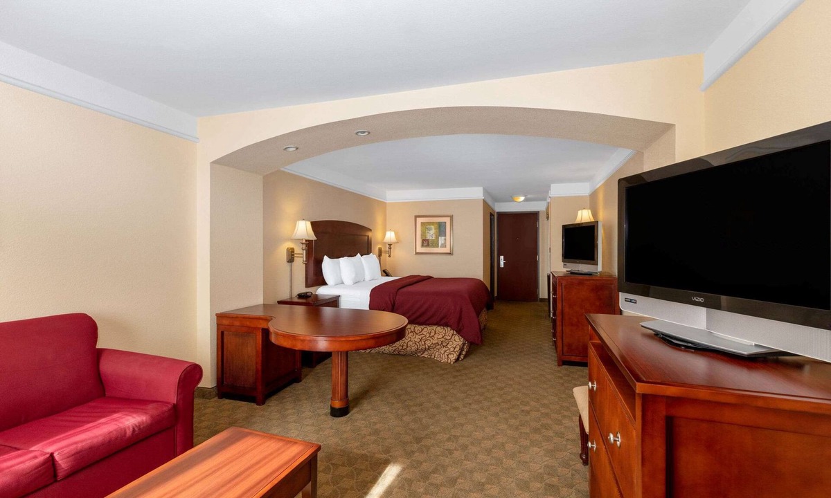 Dodge City Hotel | La Quinta Inn & Suites by Wyndham Dodge City