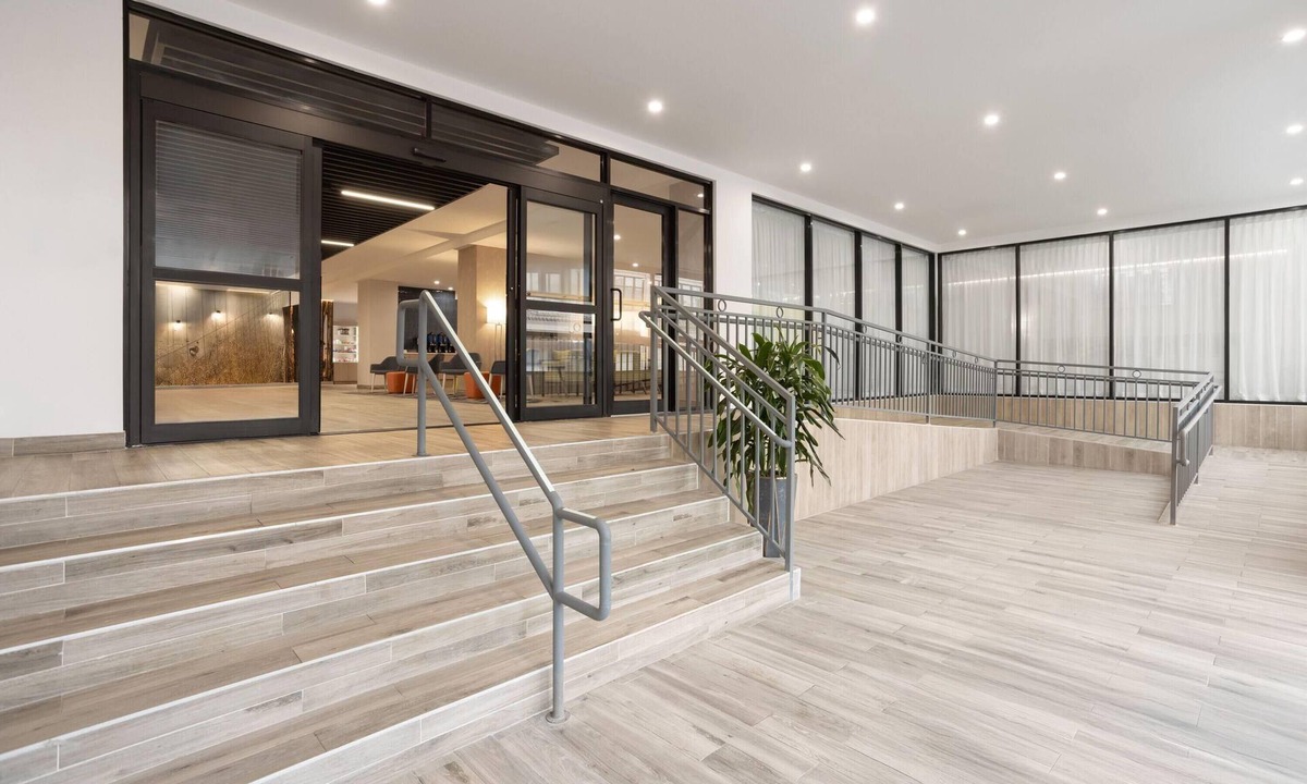 Queens Hotel | La Quinta Inn & Suites By Wyndham Queens NYC/JFK AirTrain