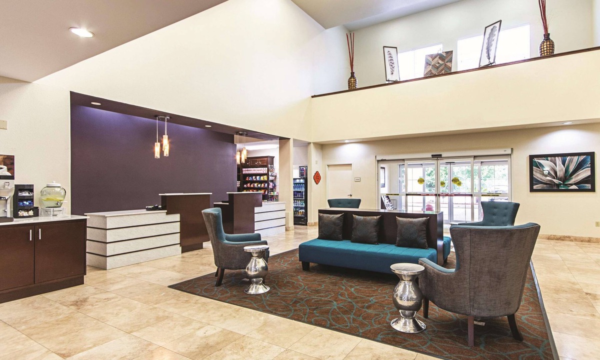 New Caney Hotel | La Quinta Inn & Suites by Wyndham Houston New Caney