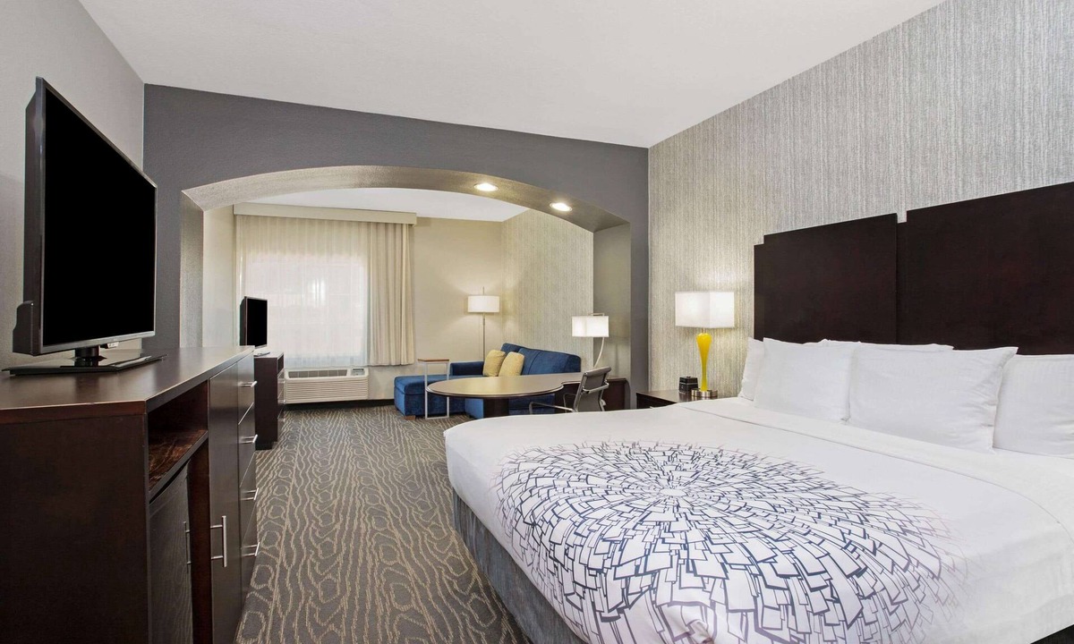 Palestine Hotel | La Quinta Inn & Suites by Wyndham Palestine