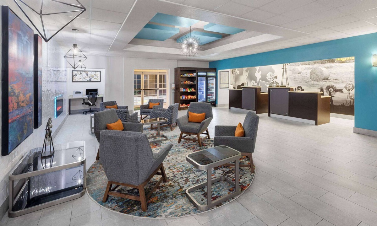 Angleton Hotel | La Quinta Inn & Suites by Wyndham Angleton