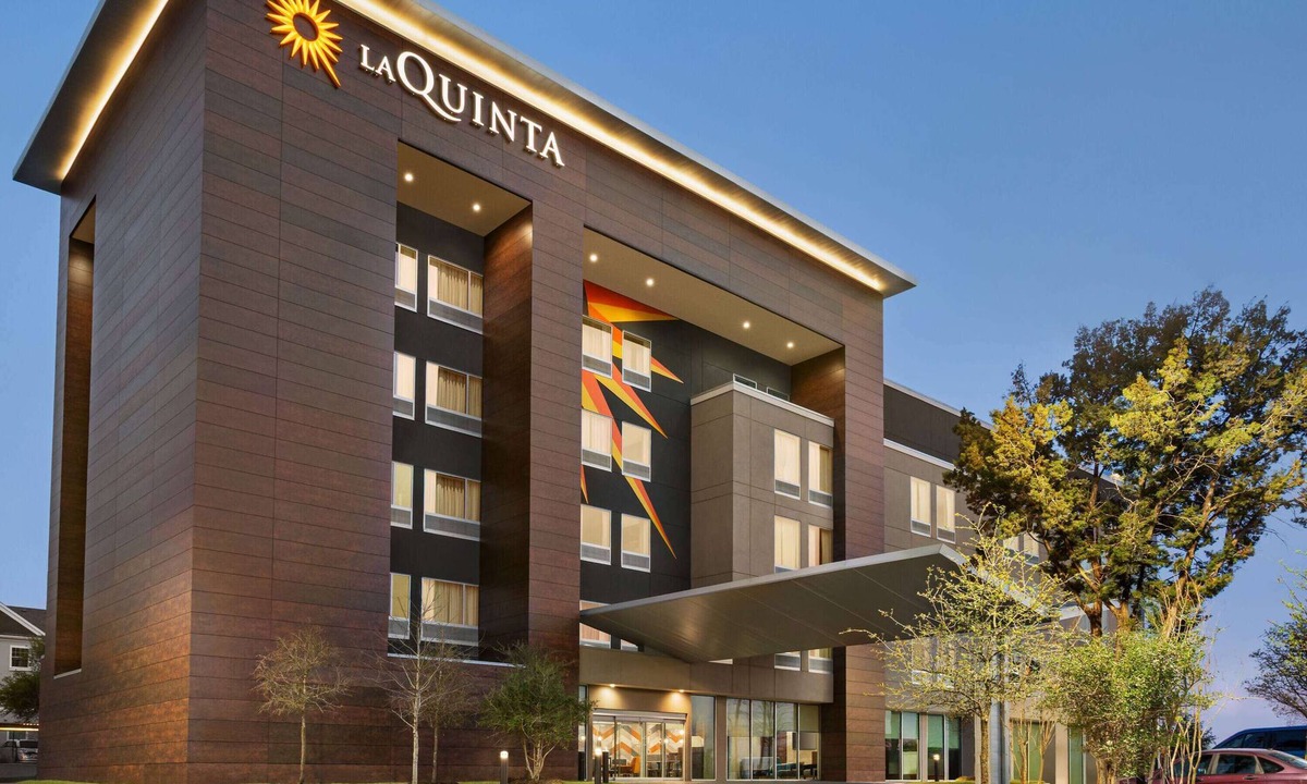 Capitol District Hotel | La Quinta Inn & Suites By Wyndham Austin South