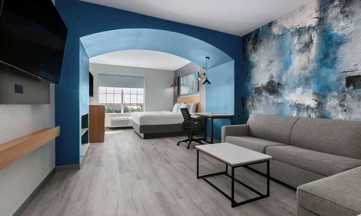Burleson Hotel | La Quinta Inn & Suites by Wyndham Ft. Worth - Burleson
