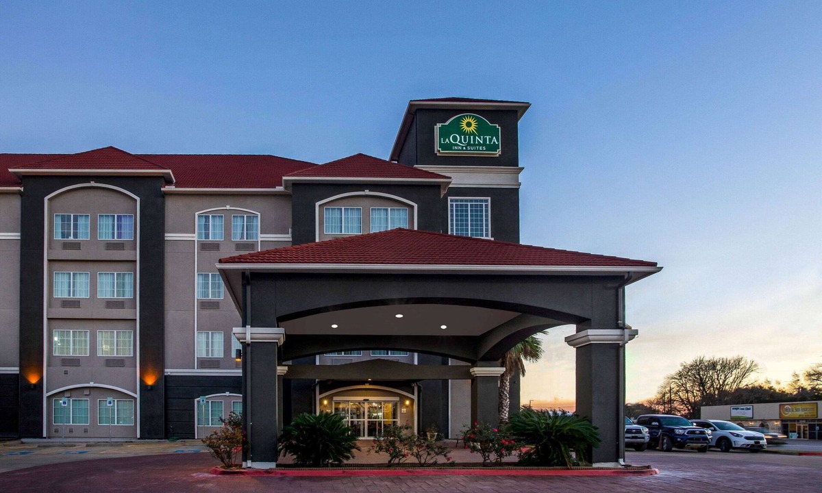 Columbus Hotel | La Quinta Inn & Suites by Wyndham Columbus TX