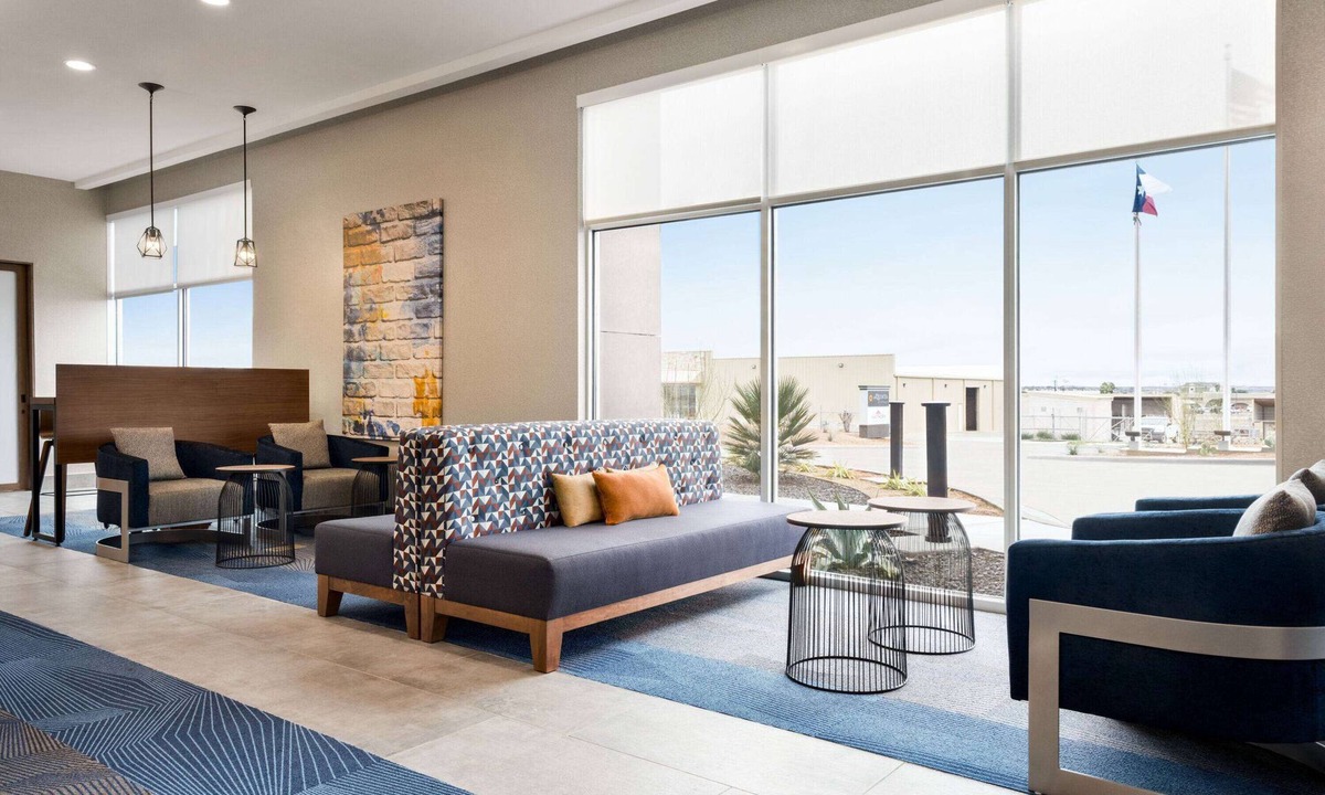 Amistad National Recreational Area Hotel | La Quinta Inn & Suites by Wyndham Del Rio