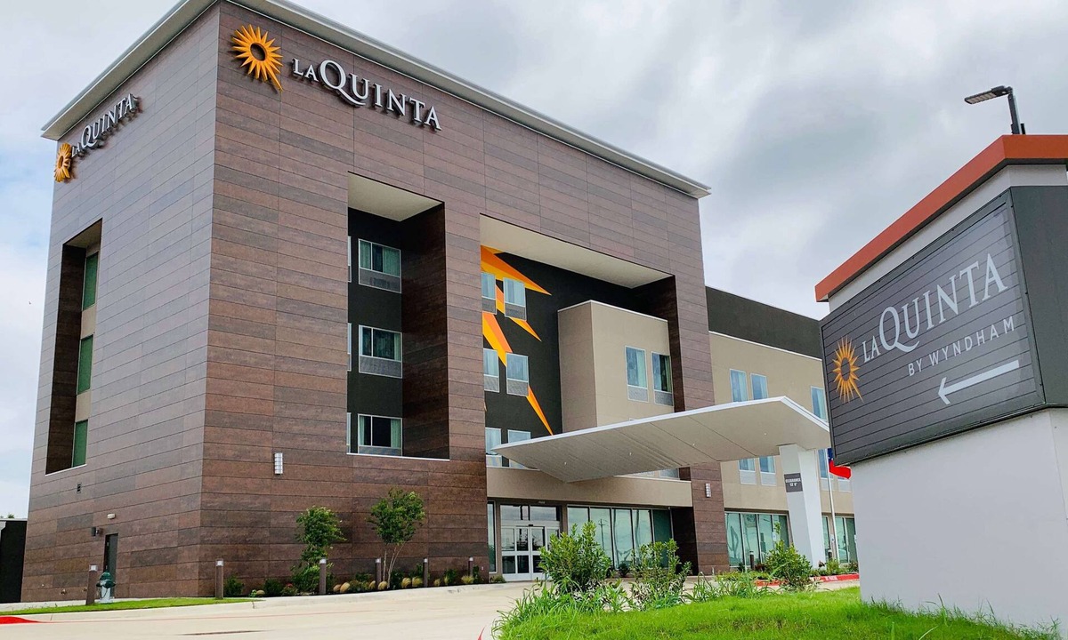 Red Oak Hotel | La Quinta Inn & Suites by Wyndham-Red Oak TX IH-35E