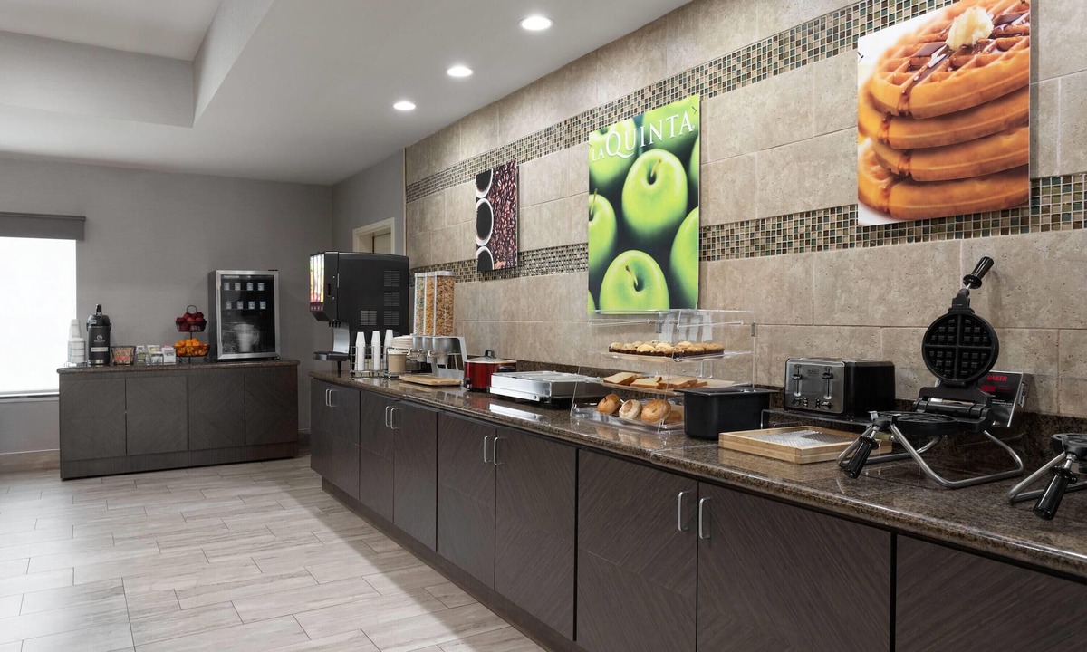 Columbus Hotel | La Quinta Inn & Suites by Wyndham Columbus - Edinburgh