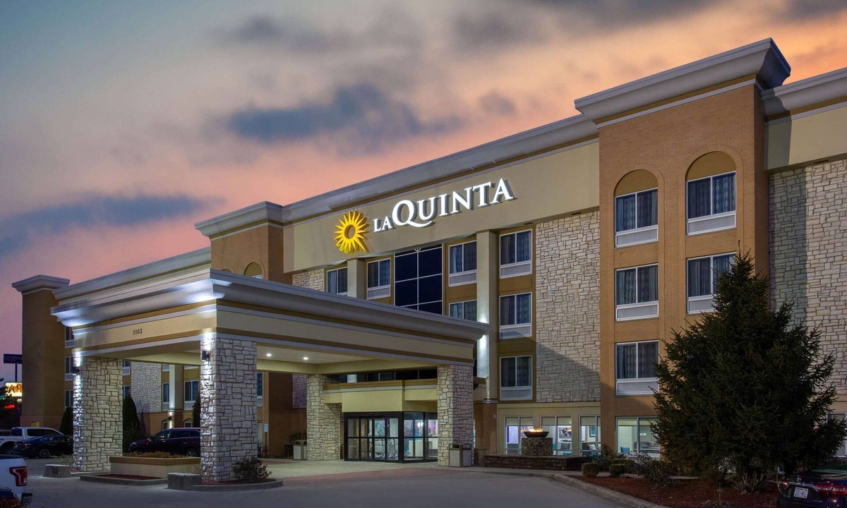Effingham Hotel | La Quinta Inn & Suites by Wyndham Effingham