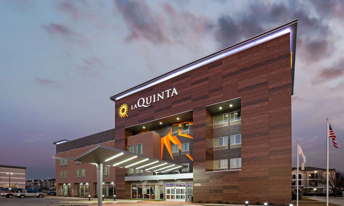 Euless Hotel | La Quinta Inn & Suites by Wyndham DFW West-Glade Parks