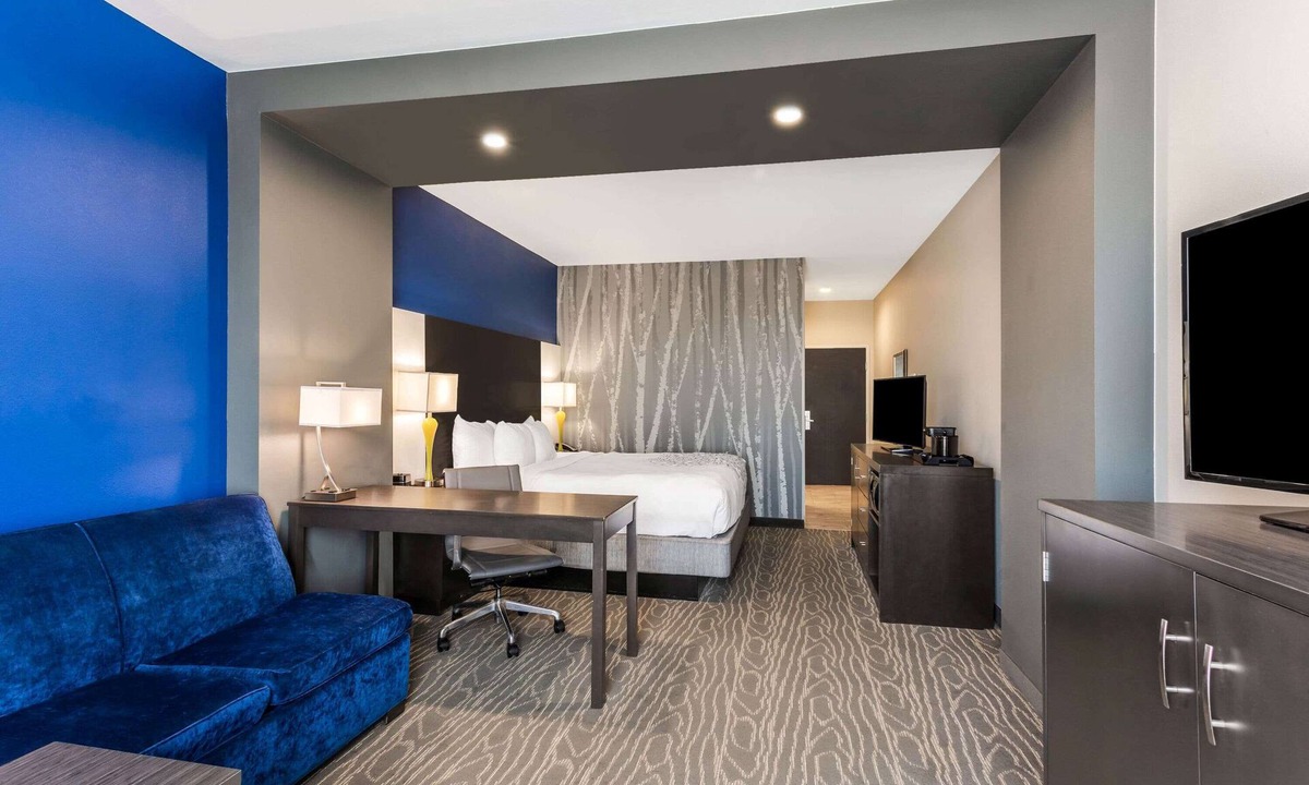 Odessa Hotel | La Quinta Inn & Suites by Wyndham Odessa N. - Sienna Tower