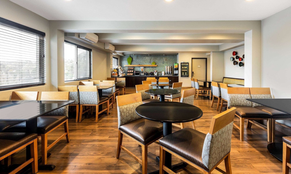 Pacific Beach Hotel | La Quinta Inn & Suites by Wyndham San Diego Mission Bay