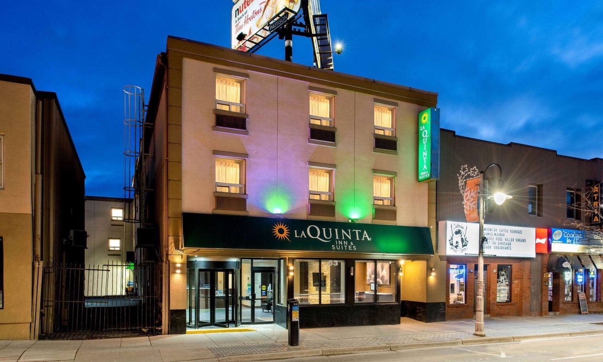 Oshawa Hotel | La Quinta Inn & Suites by Wyndham Oshawa