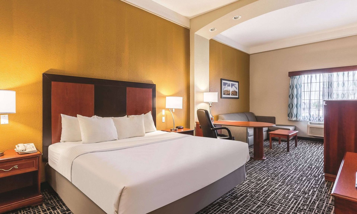 Deming Hotel | La Quinta Inn & Suites by Wyndham Deming