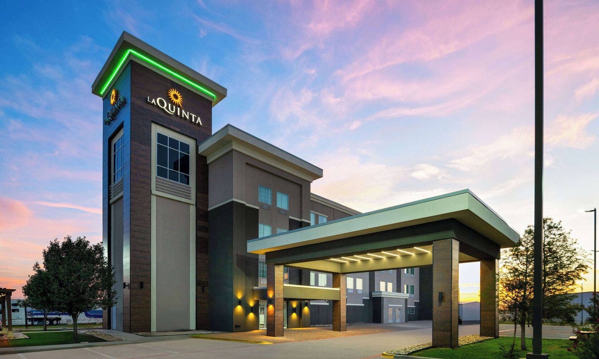 Denton Hotel | La Quinta Inn & Suites by Wyndham Denton - University Drive