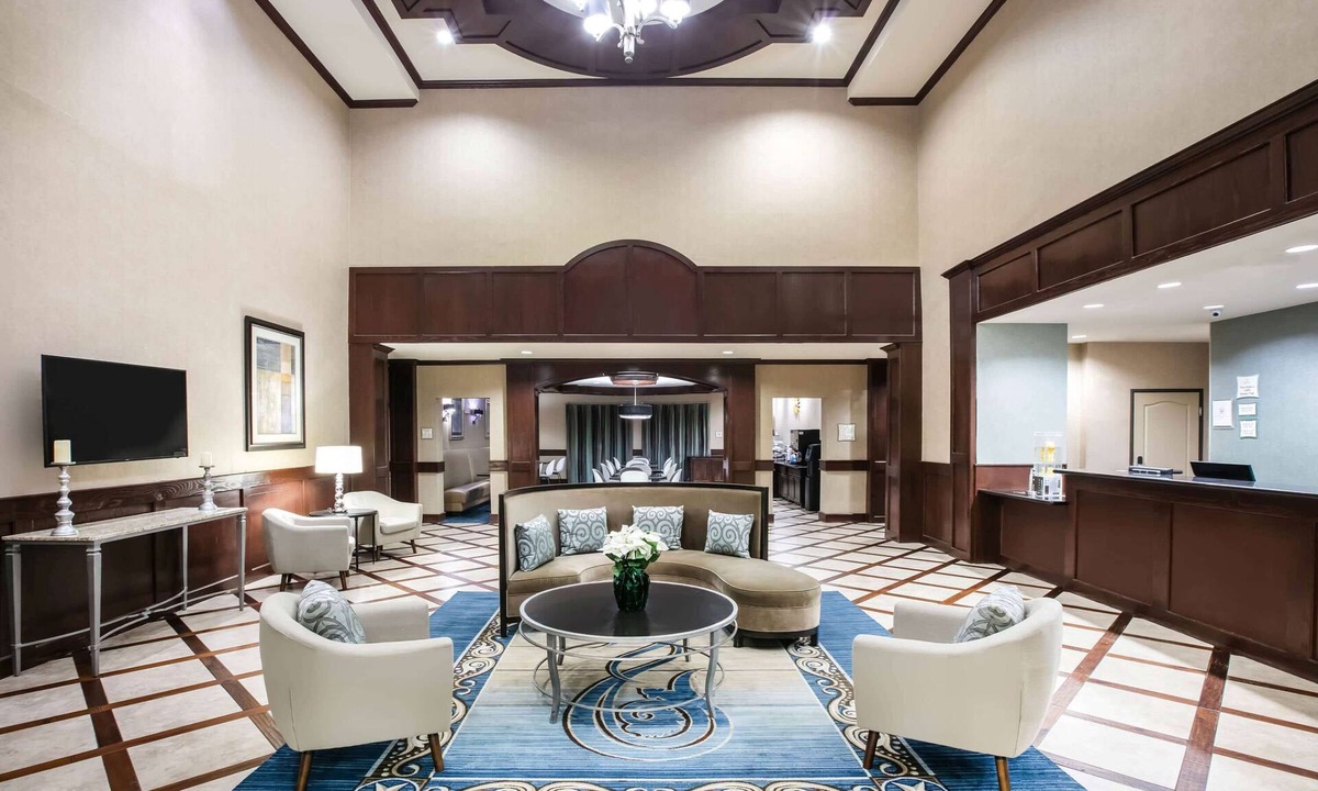 Euless Hotel | La Quinta Inn & Suites by Wyndham DFW Airport West - Euless
