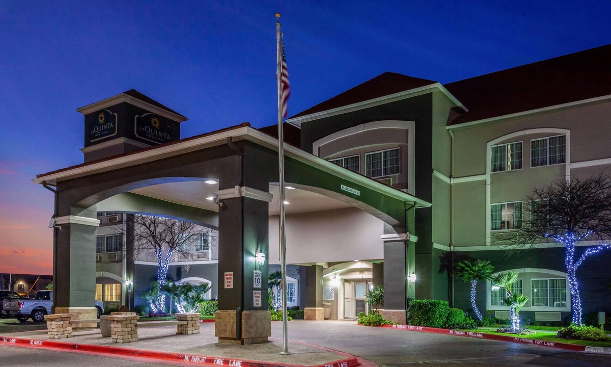 Laredo Hotel | La Quinta Inn & Suites by Wyndham Laredo Airport