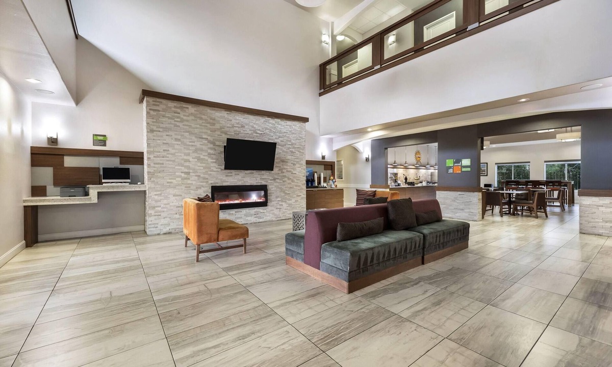 Alvin Hotel | La Quinta Inn & Suites by Wyndham Alvin