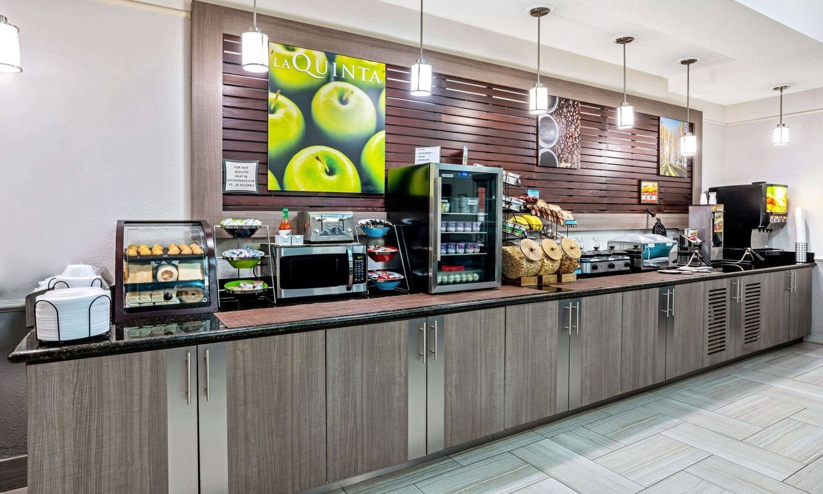 Conroe Hotel | La Quinta Inn & Suites by Wyndham Conroe