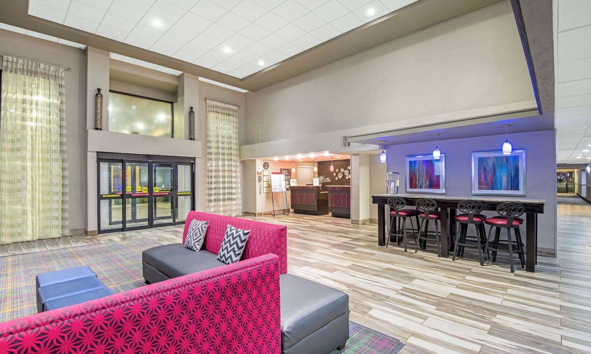 Denison Hotel | La Quinta Inn & Suites by Wyndham Denison - N. Lake Texoma