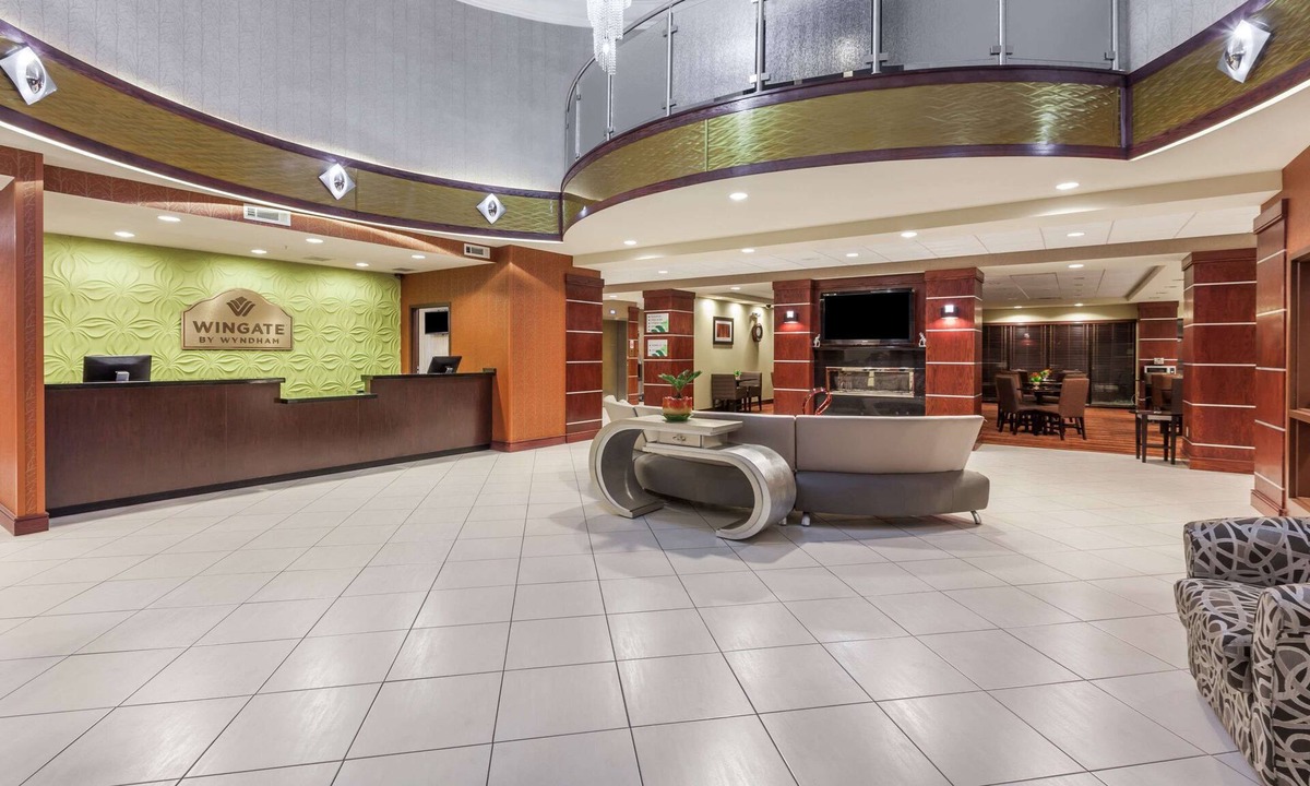 Tulsa Hotel | La Quinta Inn & Suites by Wyndham Tulsa Midtown