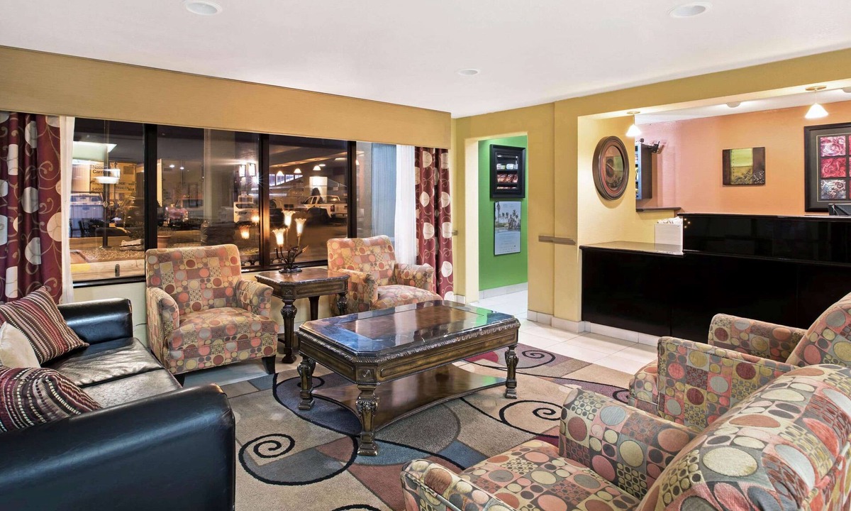 Salina Hotel | La Quinta Inn & Suites by Wyndham Salina