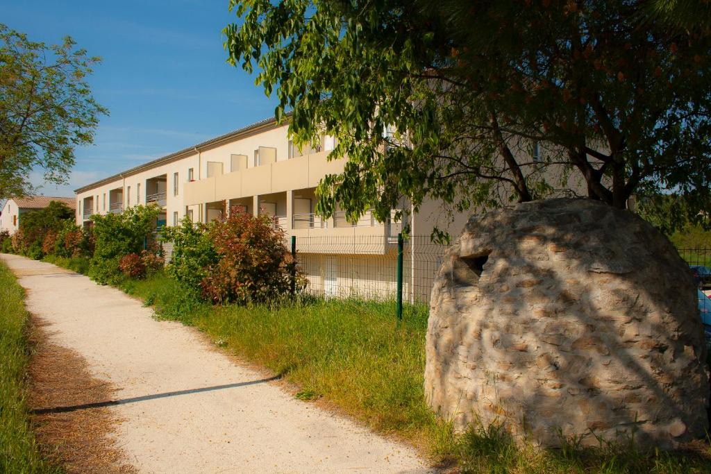 Bagnols-sur-Ceze Apartment | La Résidence Des Oliviers
