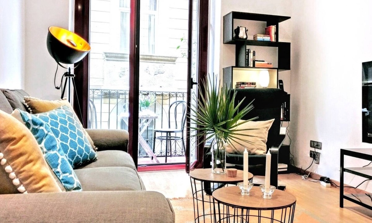 El Raval Apartment | La Rambla spacious 3BR monthly rental - Parsifal