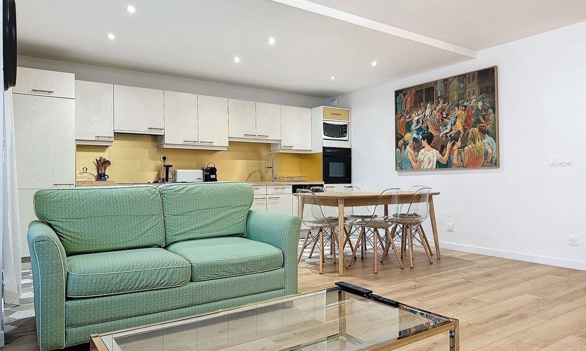 Le Chesnay Apartment | La Reine Apartment