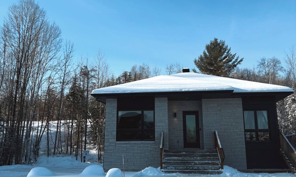 Saint Come Ski Chalet | La Remontée | Lake and Spa
