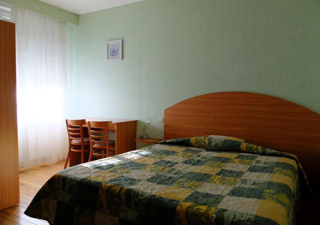 Marigny-le-Chatel Hotel | La Renaissance