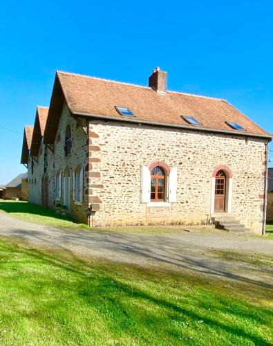 Neuvy-en-Champagne Apartment | La Renaudière - Cadre unique en Campagne - 10 pers