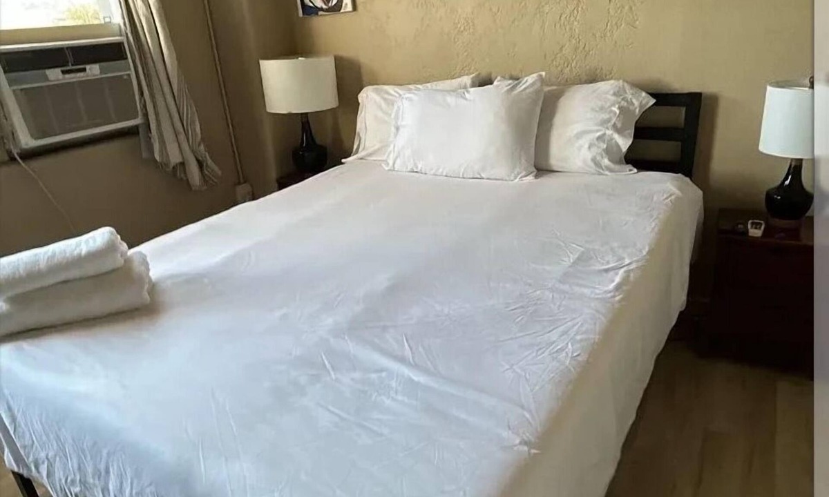 Westlake Apartment | LA Rentals: Glamorous Vibes!