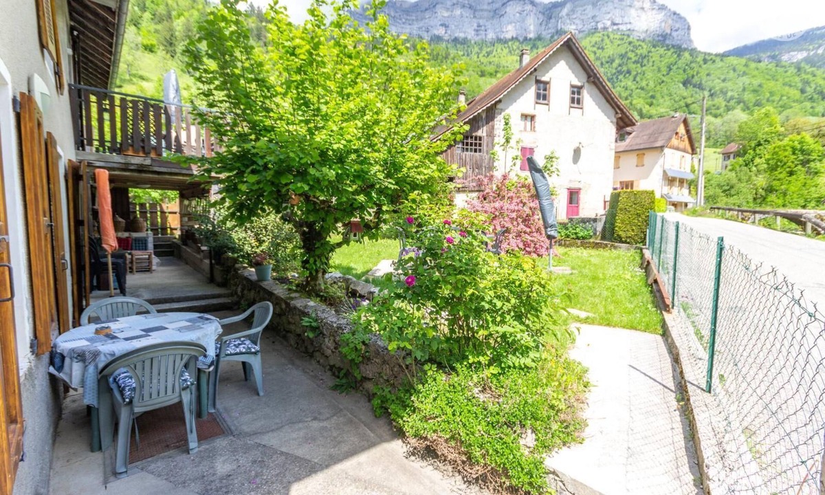 Saint-Pierre-d'Entremont House | LA RIVIERE - SAINT PIERRE D'ENTREMONT