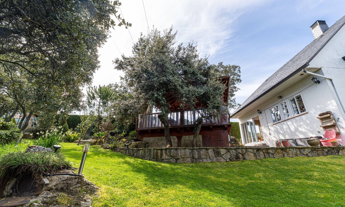Los Angeles de San Rafael House | La Rosa De Los Vientos, Villa with Pool & Hot Tub in Sierra de Guadarrama