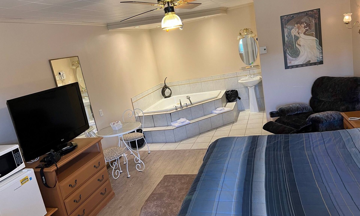 Edmundston Hotel | La Roma Motel