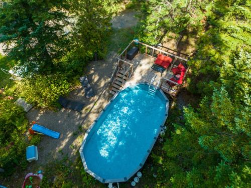 Val David Ski Chalet | La Romane Stylish forest chalet w spa