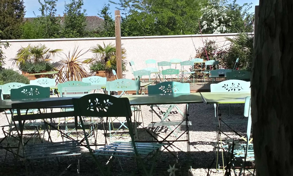 Amberieux-en-Dombes Hotel | La Roseraie