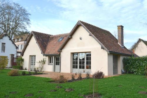 Barjouville House | La Roseraie