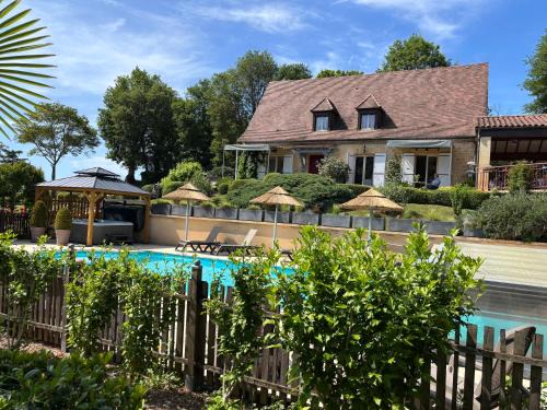 Vitrac Bed & Breakfast | La Roseraie
