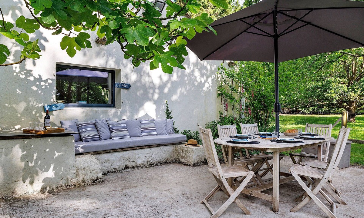 Saint-Gervais House | La Roseraie – Holiday Home for 6 Between Countryside and Sea
