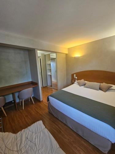 Bozouls Hotel | La Route d'Argent